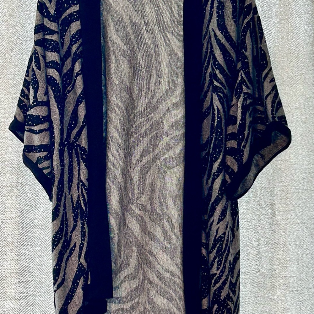 Bobeau Black and Gray Textured Top